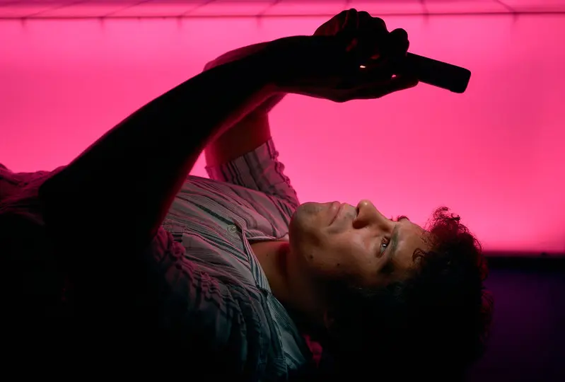 Arvostelu A.k.A Toiselta nimeltään